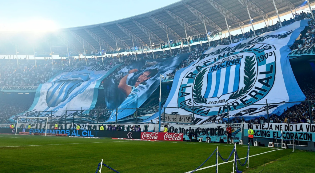 La "Academia" podrá llevar visitantes en la Copa Libertadores.